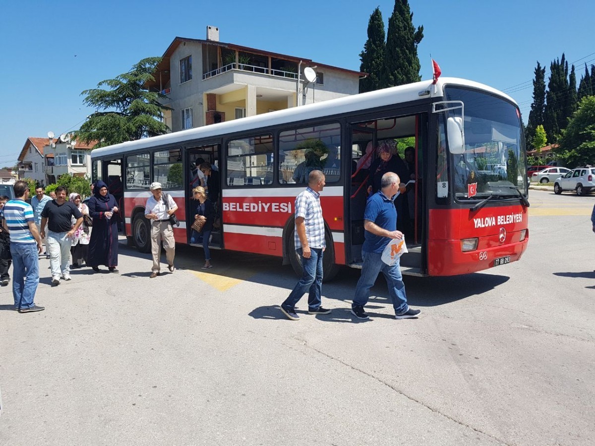 thumbnail_bAYRAMDA MEZARLIK SERVİSLERİ ÜCRETSİZ OLARAK HİZMET VERECEK Yalova Belediyesi, Kurban Bayramı’nda vatandaşların kabristanlara rahat ulaşımı sağlamak adına ücretsiz servis kaldıracak.