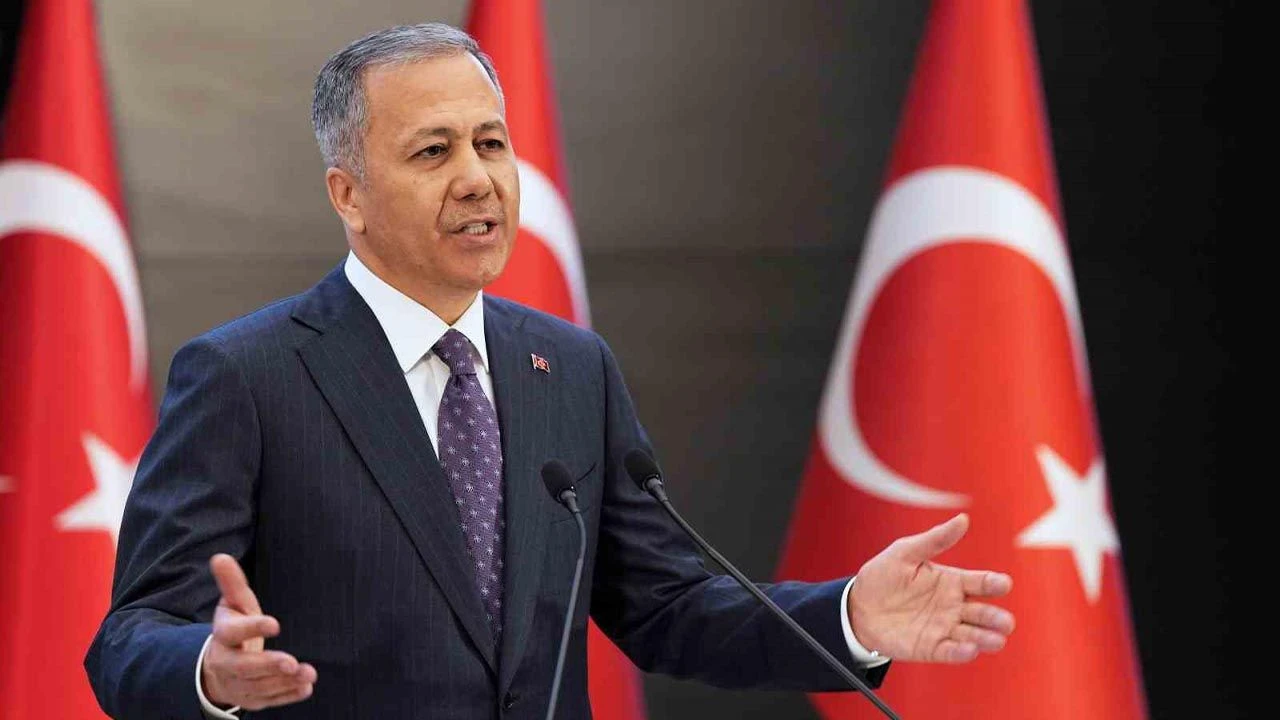 yalova-turkiye-10-il-es-zamanli-operasyon-yasa-disi-bahis-dolandiricilik-operasyon İçişleri Bakanı Ali Yerlikaya, Yalova’nın da dahil olduğu toplam 10 ilde yasa dışı bahis ve dolandırıcılık suçlarına yönelik eş zamanlı operasyonlar gerçekleştirildiğini açıkladı.