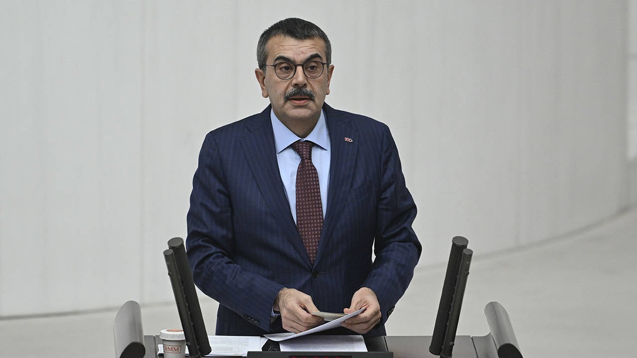 milli-egitim-bakani-nin-tarikat-aciklamasina-bir-tepki-de-kadinlardan